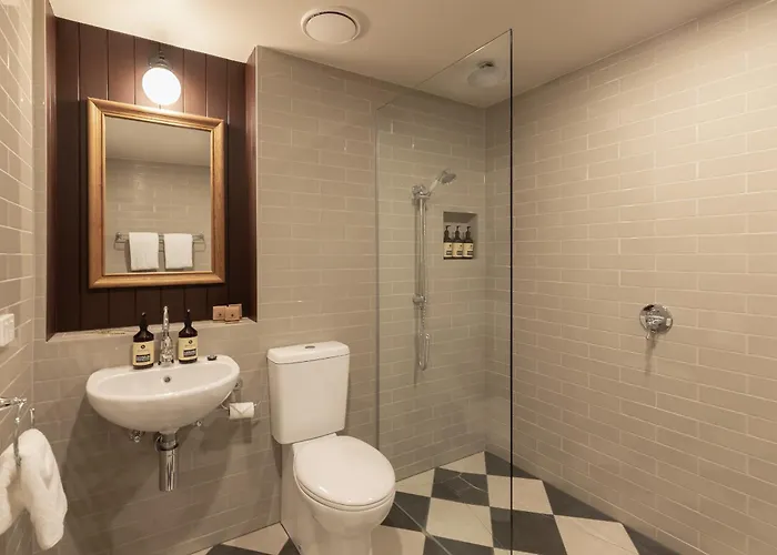 Hadley'S Orient Hotel